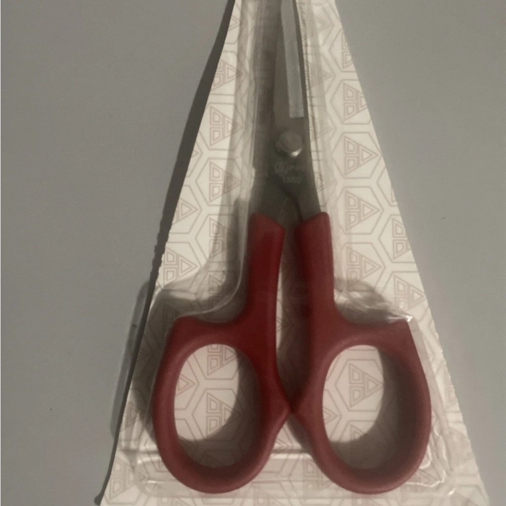 Red Scissors with Ergonomic Handles (para gallos ) ( for roosters)100% recommend